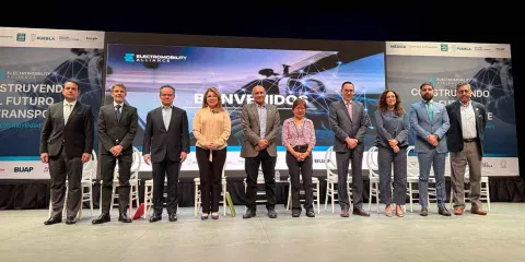 Electromovilidad en México: BUAP, Ibero y gobierno debaten retos y oportunidades en Puebla