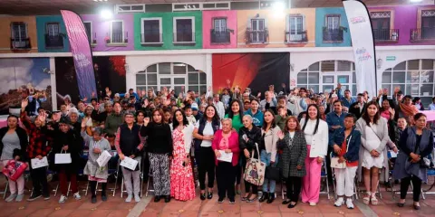 Impulsa Lupita Cuautle la inclusión con entrega de aparatos auditivos