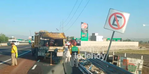 Infarto al volante causa volcadura fatal de tráiler en la México-Puebla