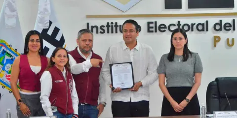 Juan Rivera Trejo recibe constancia de mayoría como alcalde electo de Chignahuapan
