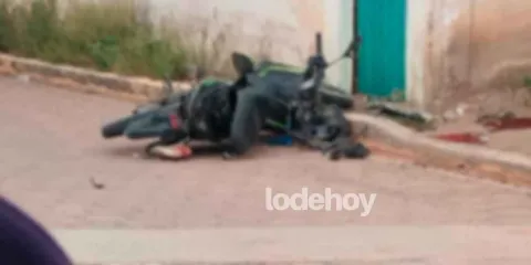 Motociclista MUERE tras impactarse contra vivienda en San Salvador El Verde