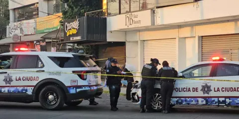 Muere baleado al resistirse a asalto; pareja víctima de estafa por compra de auto en Facebook