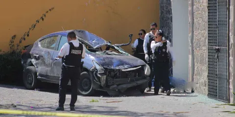 Mujer MUERE al volcar su automóvil en boulevard 5 de Mayo, Puebla