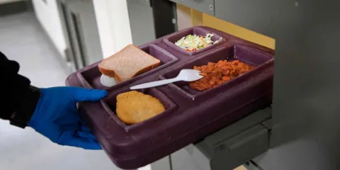 Licitación abierta para brindar alimentos en 5 penales poblanos
