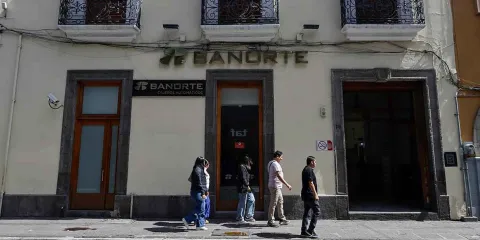 Cierran sucursales bancarias en México por Día del Trabajo