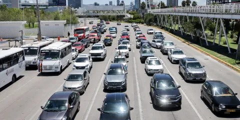 MAÑOSOS. Multa de casi 600 pesos a conductores que oculten placas para evitar FOTOMULTAS