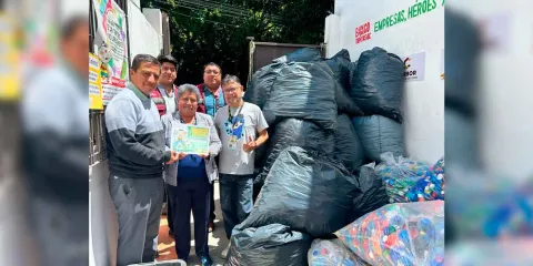 Gobierno Municipal de Cuautlancingo entrega 700 kg de tapitas a “Banco de Tapitas A. C.”