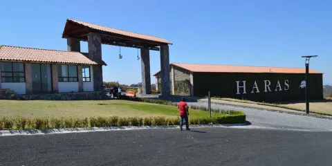 Grupo Haras entrega terrenos al gobierno de Puebla para vivienda ecológica de cuerpos de seguridad