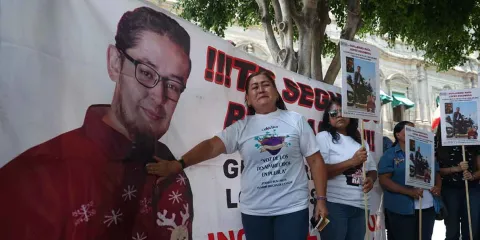 Madre pide ayuda para buscar a su hijo en predio de Amozoc