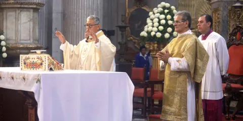 Cientos de familias acudieron al Domingo de Pascua en Catedral 