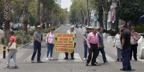 Protestas contra parquímetros persisten con bloqueo en Avenida Juárez de Puebla