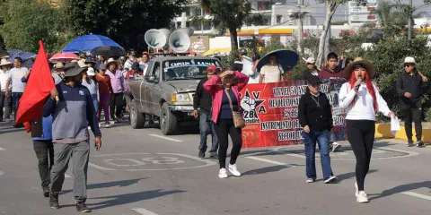 Continúan operativos contra taxis piratas de la 28 de Octubre