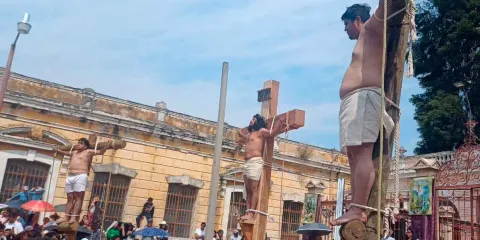 En Texmelucan revivieron la Pasión y Muerte de Jesús 