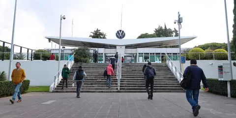Volkswagen Puebla suspende producción por falta de componentes