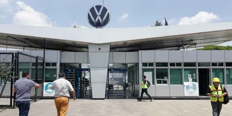 Asambleas sindicales definirán alza salarial que pedirán a Volkswagen