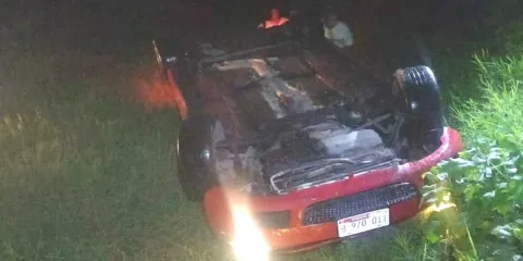 Accidente en Xicotepec: Conductor pierde el control y vuelca su vehículo