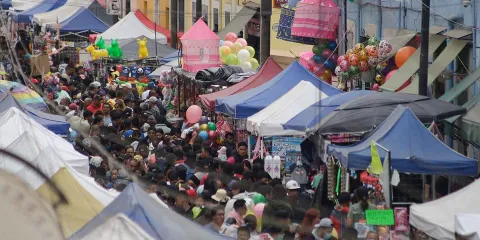 Cobro de piso y movilización policiaca en Centro Histórico de Puebla