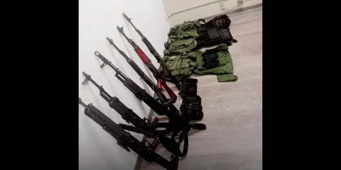 Aseguran vehículo con armas y equipo táctico en Texmelucan tras denuncia ciudadana