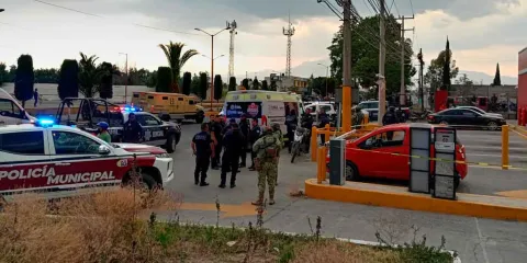 Violencia en Texmelucan: Dos hombres baleados en estacionamiento de AutoZone