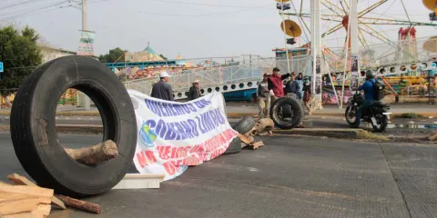 Bloqueo en la federal a Atlixco sigue activo; manifestantes exigen diálogo con alcaldesa