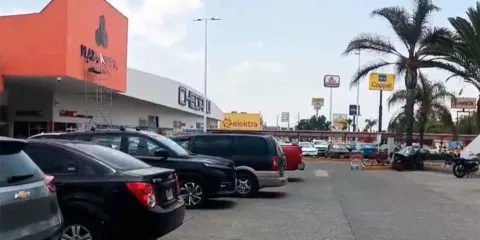 Plaza Crystal de Texmelucan, sin servicio de drenaje: SOSAPATEX  acusa conexiones clandestinas