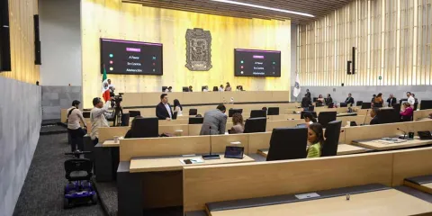 Diputados aplican madruguete para prohibir nepotismo y no reelección en 2030