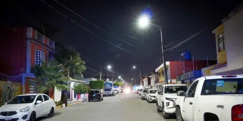 Entrega Pepe Chedraui 142 luminarias modernizadas en Lomas del Sur