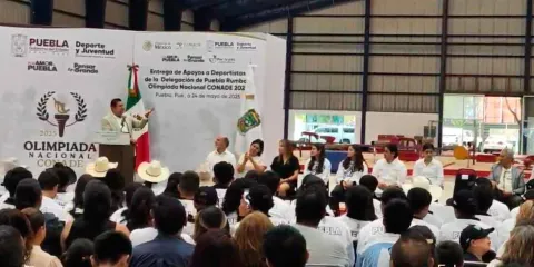 Entregan apoyo a deportistas poblanos rumbo a la CONADE 2025