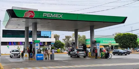Gasolineras de Puebla y Tlaxcala enfrentan desabasto de combustible: Pemex reduce suministro al 35%