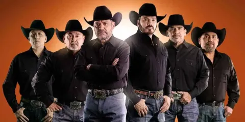 Intocable cierra las actividades del Teatro del Pueblo con un gran concierto