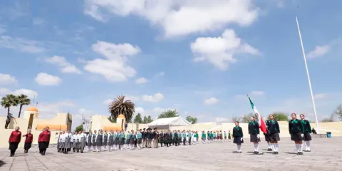 Juventud poblana honra valores patrios e impulsa su formación integral