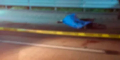 Hallan cuerpo sin vida y tráiler incendiado en la Puebla-Orizaba