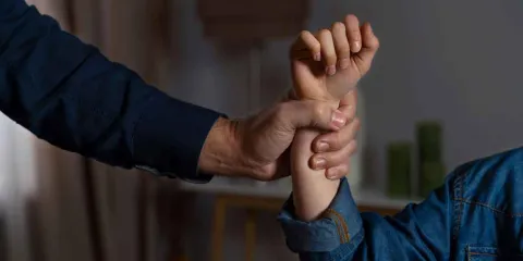 Proponen que la violencia vicaria deje de ser causal y se convierta en delito grave