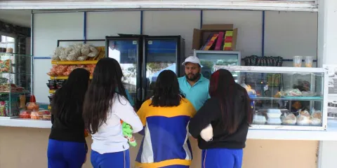 SEP abre convocatoria para operar tiendas escolares con alimentos saludables