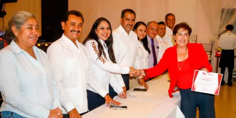 Reconocen labor docente en San Pedro Cholula por el Día del Maestro
