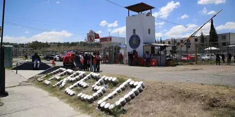 Trasladarán a 10 reos peligrosos al penal de Puebla