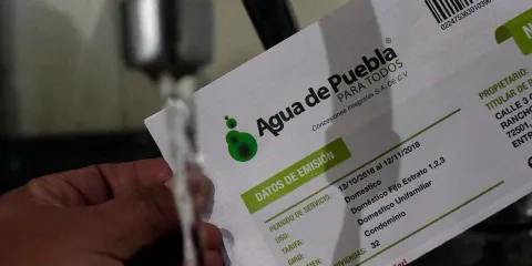 Delfina Pozos critica a Agua de Puebla y llama a enviar pipas en lugar de cobrar regularización