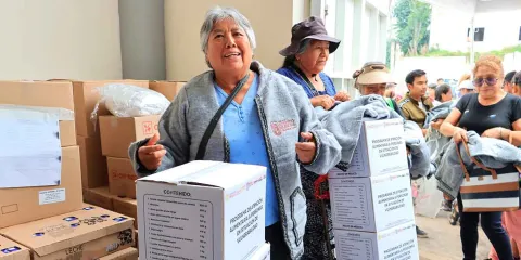 Entregan despensas a adultos mayores en Cuautlancingo para mejorar su calidad de vida