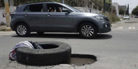 Baches e inseguridad, principales quejas que llegan al Congreso