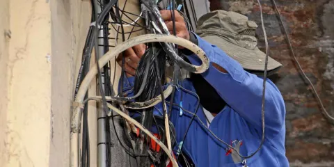 Aplican creatividad para aminorar el robo de cableado en la capital poblana