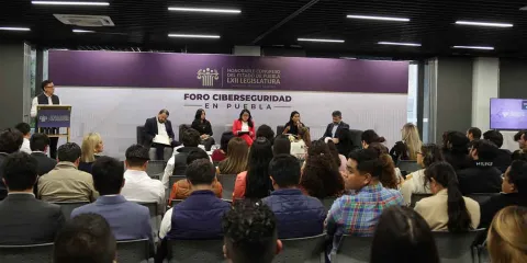 Jóvenes piden revisar ley de ciberasedio en Puebla para fortalecer prevención y protección digital