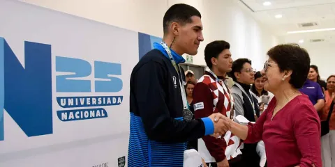 Premia la Rectora Lilia Cedillo a campeones de Box