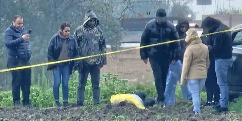 Abandonan tres cuerpos en auto en Coronango y aparece cadáver en río Alseseca