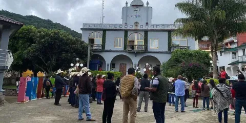 Integran a inconformes de Cuautempan a labores administrativas municipales