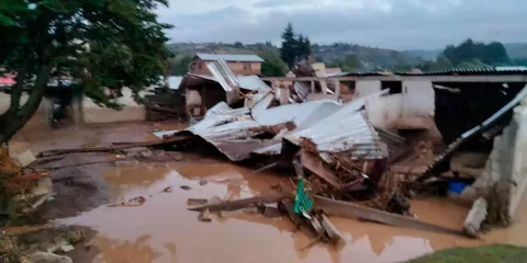 SEP suspende clases en Chignahuapan e Izúcar por daños tras intensas lluvias