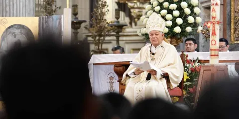 Arzobispo de Puebla: La Iglesia está llamada a dar luz en tiempos difíciles