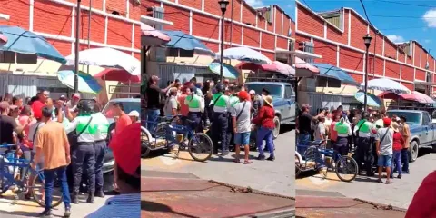 Riña entre comerciantes y tránsito municipal en Izúcar por retiro de motocicletas