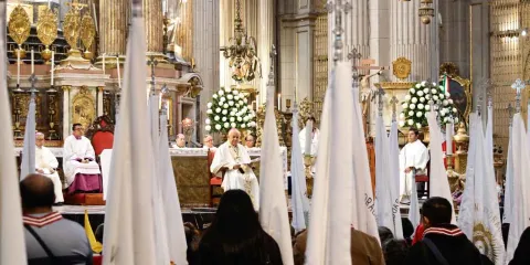 Procesión y misa por Corpus Christi en Puebla