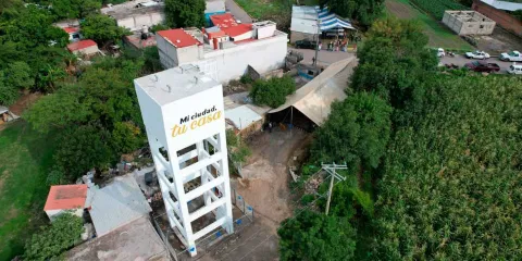 San Juan La Sabana recibió tanque elevado; Ariadna Ayala reafirmó compromiso con habitantes 