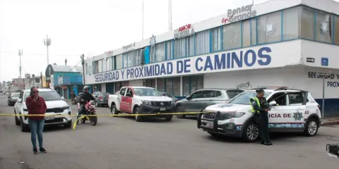Una más de grúas, quieren cobrar 17 mil pesos por arrastre y entrega de auto